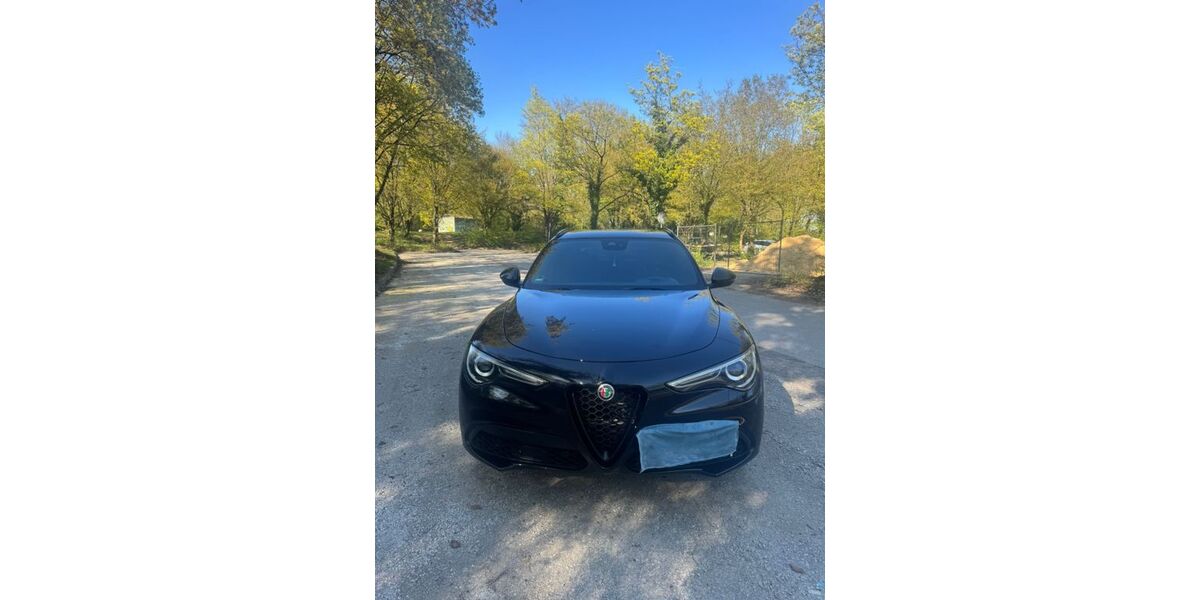 Alfa Romeo Stelvio 117.000 km 26.900 &euro; München 81927