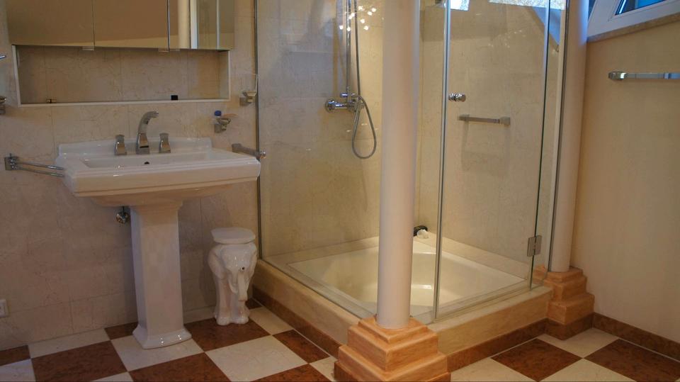 Villa Grünwald - 8 Zimmer, 350 m&sup2;, 19&euro; | Angebot:25675546