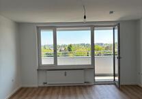Erstbezug: 3 Zimmerwohnung mit großem Balkon & Keller