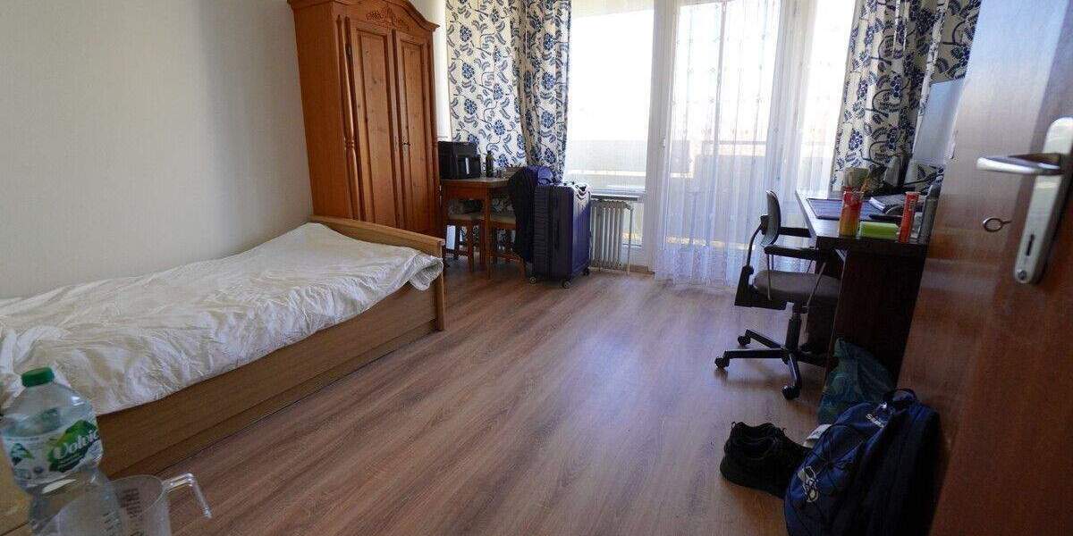 sanierungsbedürftige Wohnung - für Singles, Paare oder eine 2er-WG 2 zimmer