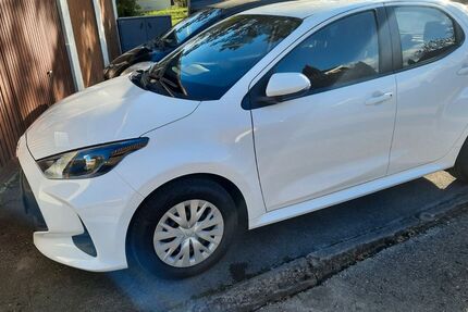 Toyota Yaris 23.000 km 11.490 &euro; Straßlach-Dingharting 82064