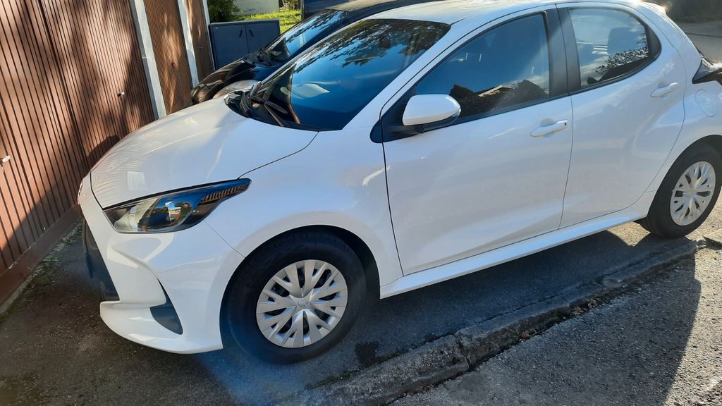 Toyota Yaris 24.000 km 11.490 &euro; Straßlach-Dingharting 82064