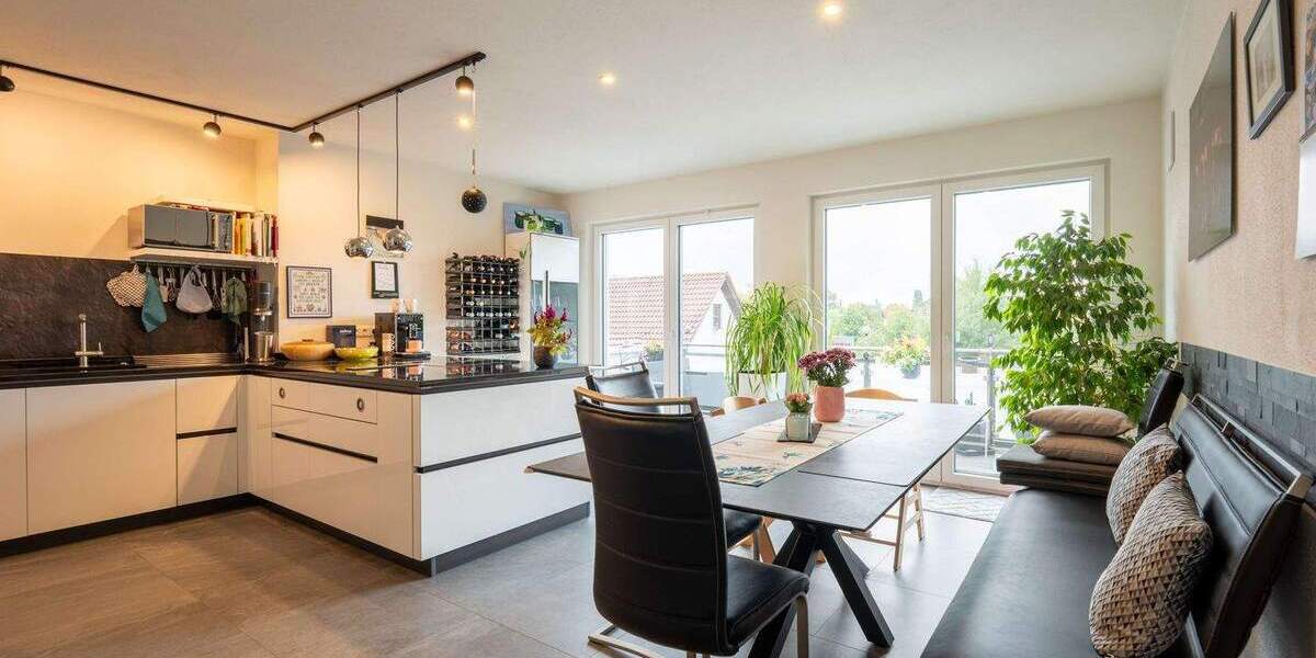 Charmante Dachgeschosswohnung mit großem Sonnenbalkon - neuwertig und energieeffizient 3 zimmer