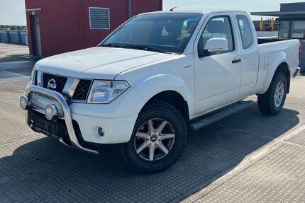 Nissan Navara 166.345 km 8.900 &euro; München 81829
