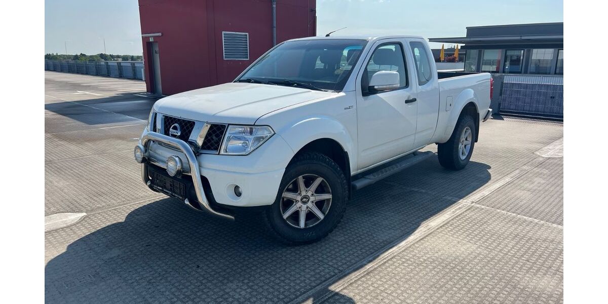 Nissan Navara 166.345 km 8.900 &euro; München 81829