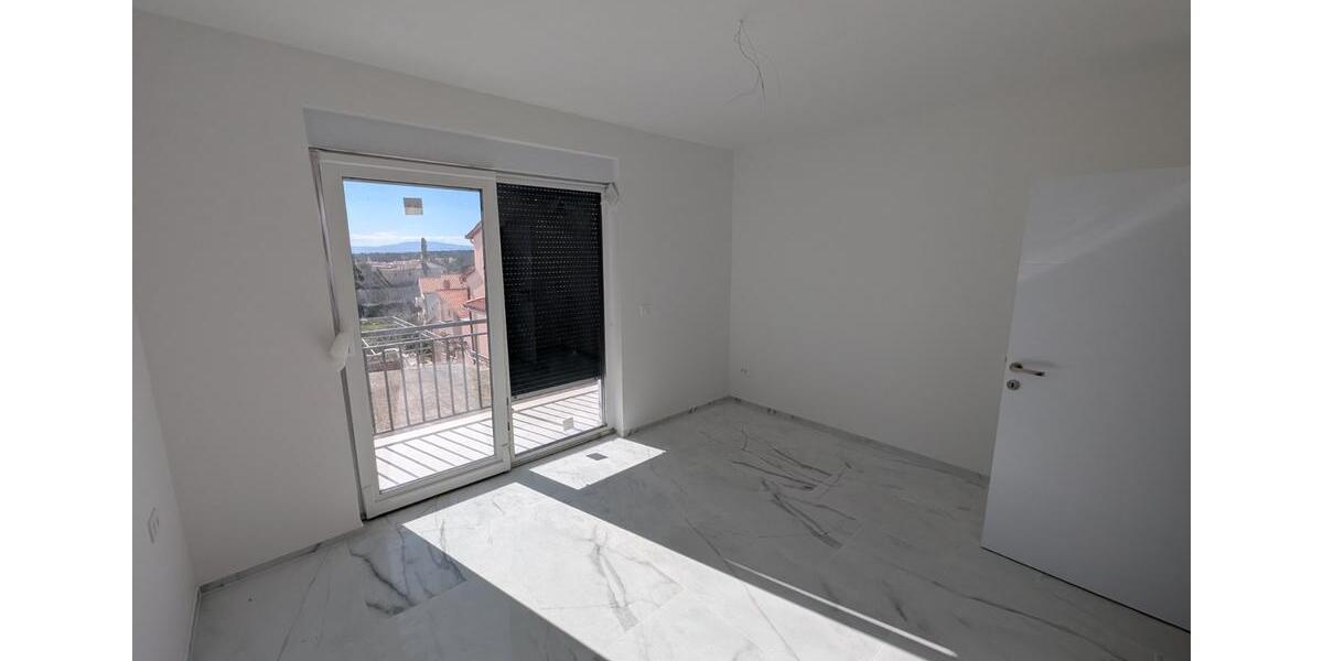 Etagenwohnung Hallbergmoos - 9 Zimmer, 236 m&sup2;, 175.000&euro; | Angebot:25823355