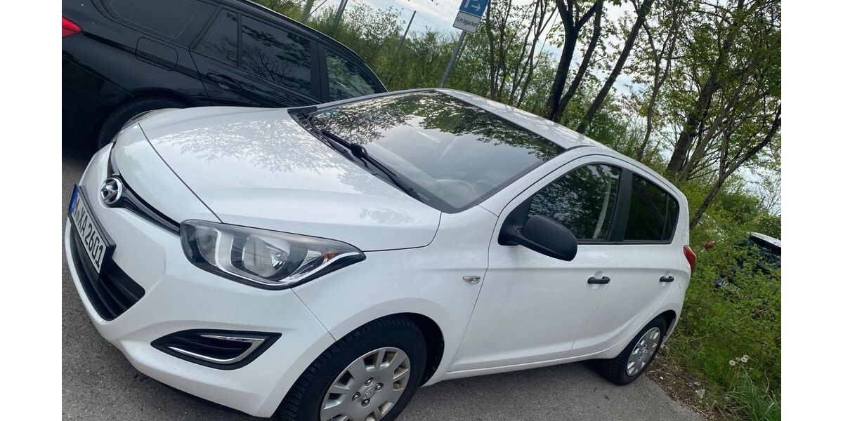 Hyundai i20 174.500 km 3.600 &euro; München 80997