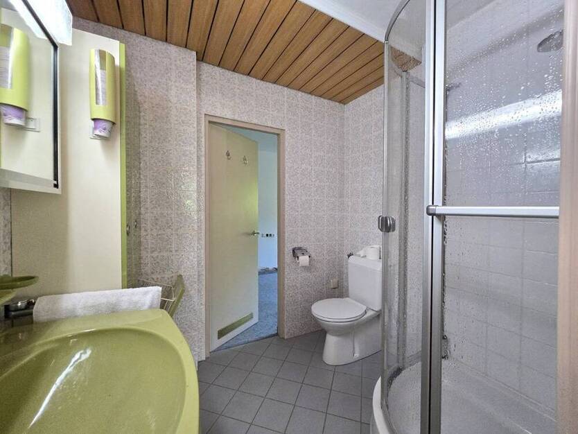 Großzügiges Anwesen inkl. EinliegerWohnung und Baureserve in Brunnthal
