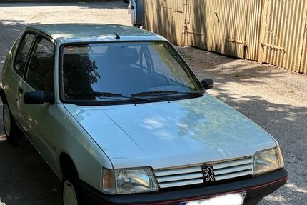 Peugeot 205 67.800 km 3.800 &euro; München 81375