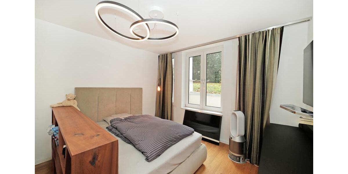 Traumlage direkt am Englischen Garten: Gehobene, lichtdurchflutete 3-Zimmer-Wohnung im Split-Level! zimmer