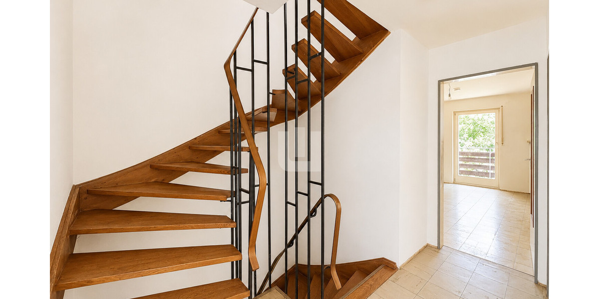 WINDISCH - Familienfreundliches Reihenhaus mit viel Potenzial in ruhiger Zentrumslage - bezugsfrei! - Reihenmittelhaus Puchheim | Angebot:27318415