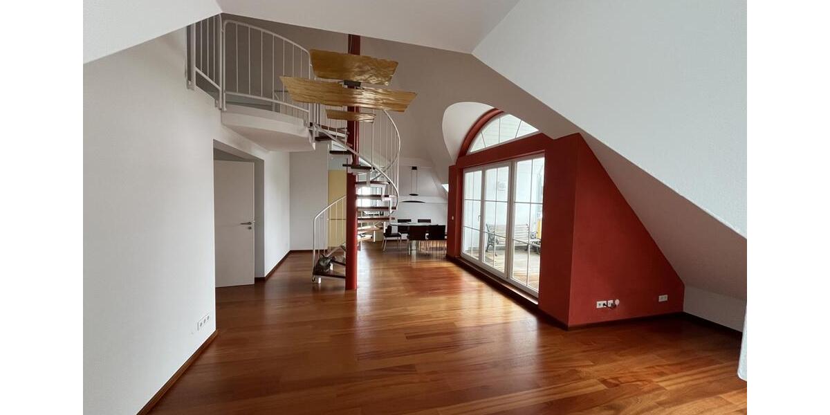 Dachgeschoßwohnung Gröbenzell - 3 Zimmer, 106 m&sup2;, 2.050&euro; | Angebot:25002696