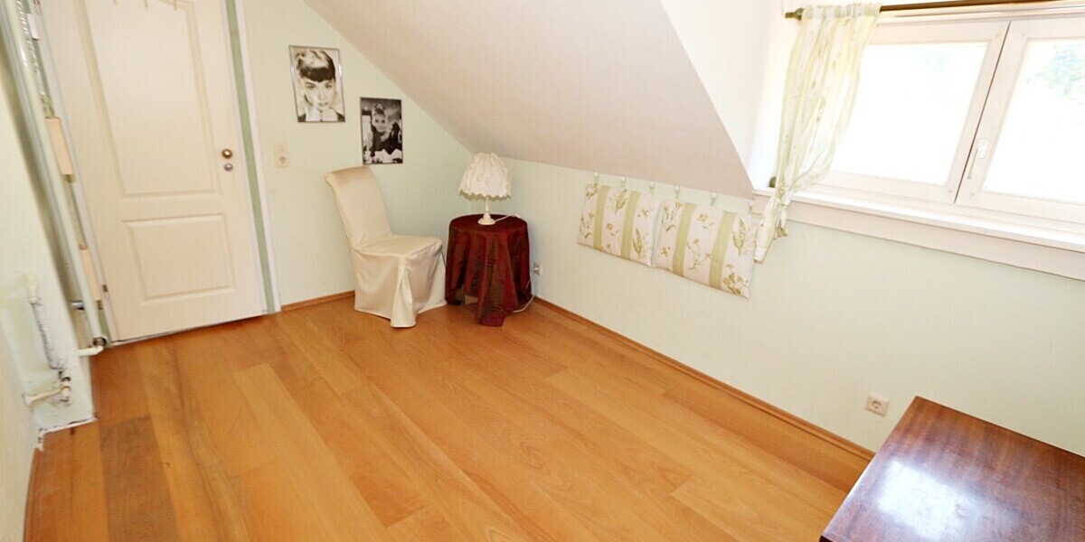 !! RARITÄT am SEE !! idyllisches JUWEL * 4-Zimmer-Dachgeschosstraum * Balkon und Gartennutzung * - Dachgeschoßwohnung Starnberg | Angebot:26838455