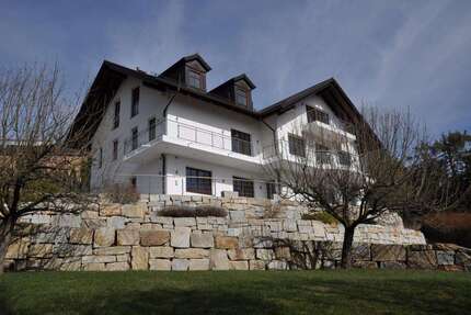 Haus Berg - 11 Zimmer, 515 m&sup2;, 9.900&euro; | Angebot:7309484