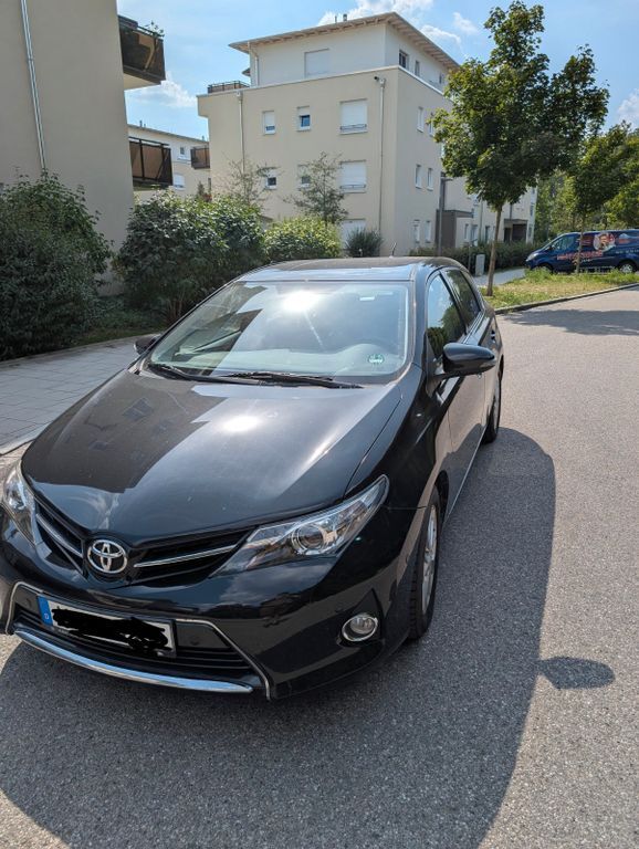 Toyota Auris 140.000 km 6.900 € Unterhaching 82008