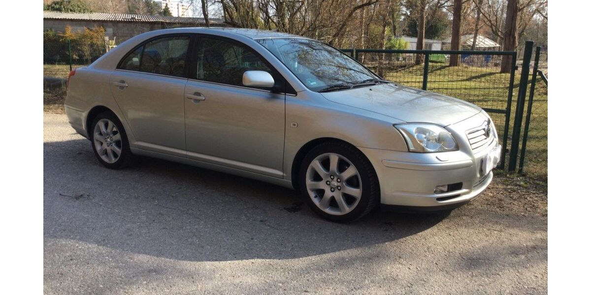 Toyota Avensis 131.800 km 5.500 &euro; München 80993