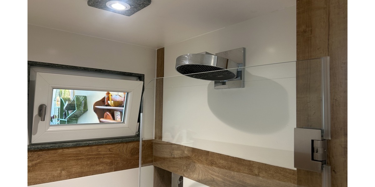 Bestlage Universität, aussergewöhnliche Sanierung und Innenausstattung 2 zimmer