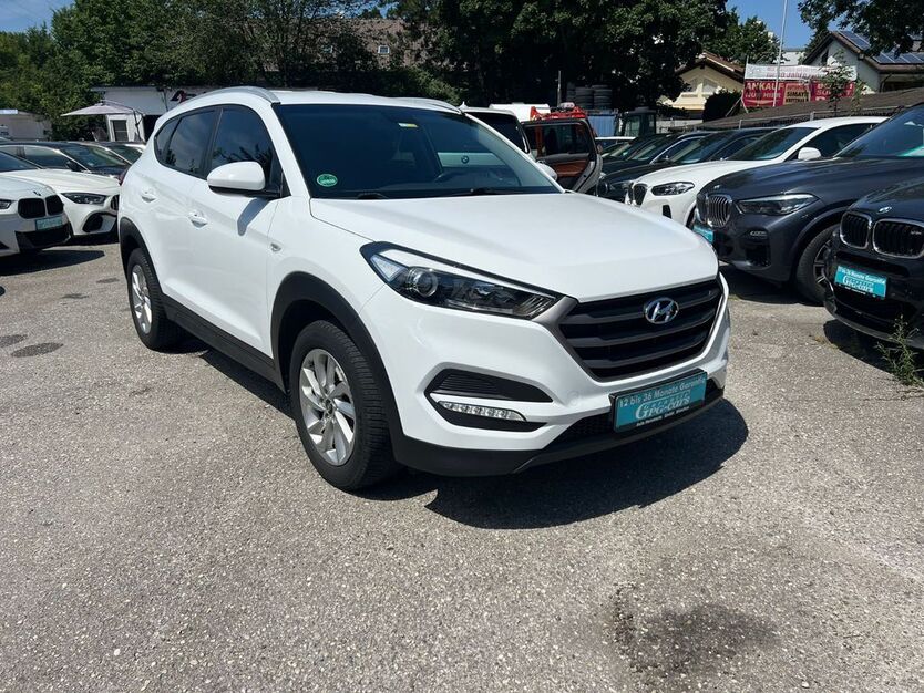 Hyundai TUCSON 76.000 km 15.900 € München 81243