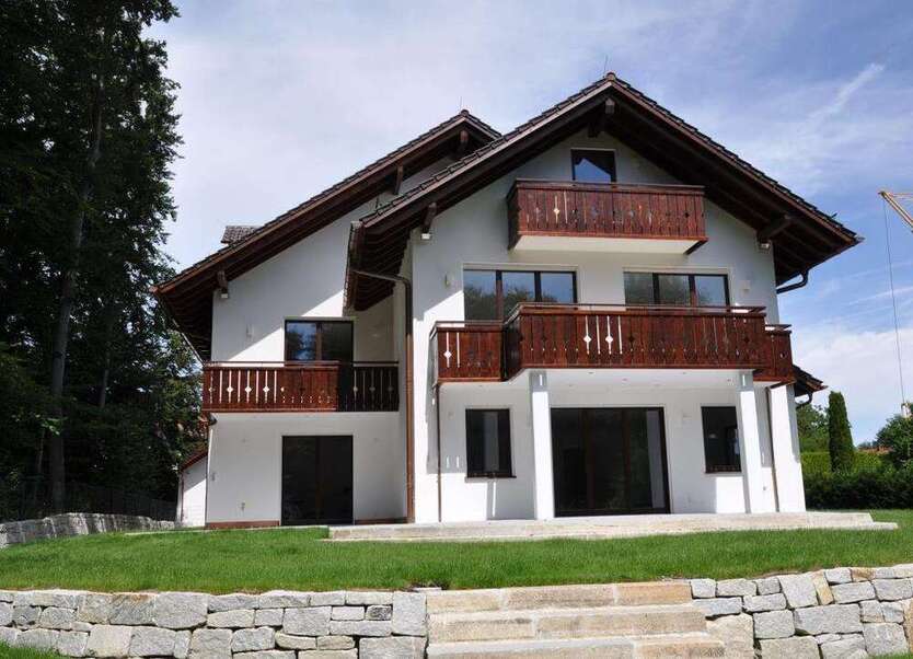 Haus zum Mieten in Berg 8.500 € 450 m²