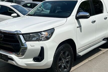 Toyota Hilux 143.709 km 31.990 &euro; München 81825