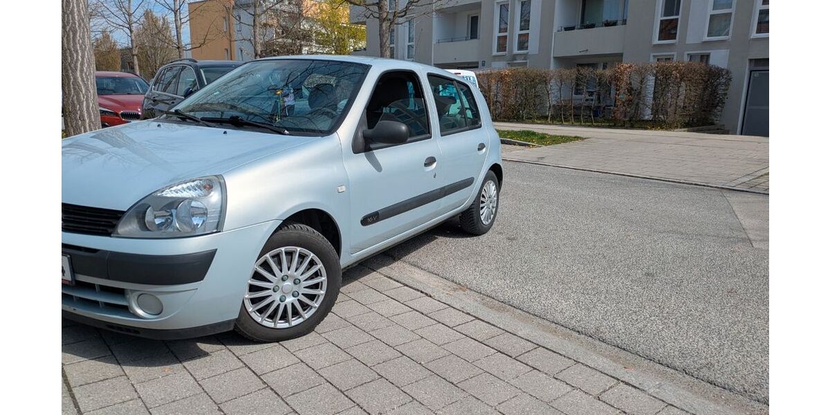 Renault Clio 106.500 km 2.650 &euro; München 80997