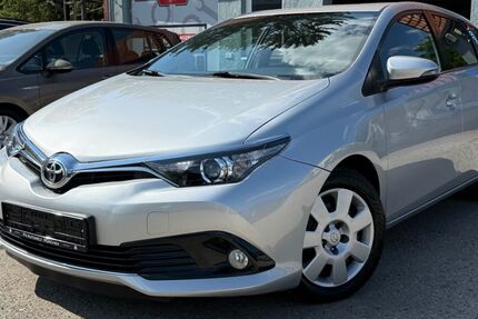 Toyota Auris 134.600 km 8.900 &euro; München 81249