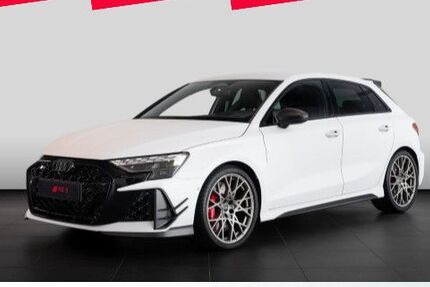 Audi RS3 2.000 km 107.750 &euro; München 81825