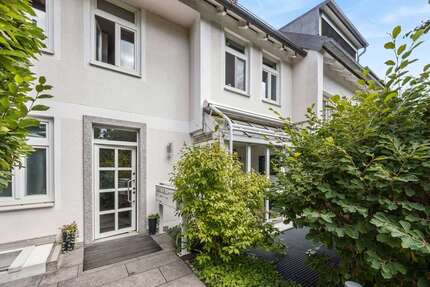Haus zum Kaufen in München Pasing 2.990.000 € 316 m²