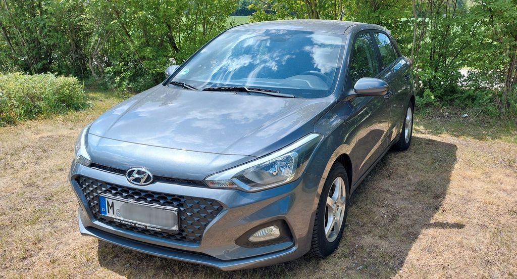 Hyundai i20 15.100 km 10.550 &euro; München 81549