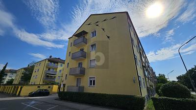 CHARMANTE ANLAGE MIT BALKON UND EINBAUKÜCHE
