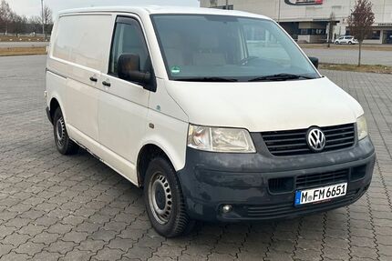 VW T5 Transporter 272.000 km 6.490 &euro; München 81539