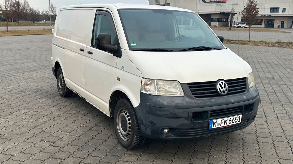 VW T5 Transporter 272.000 km 6.990 &euro; München 81539