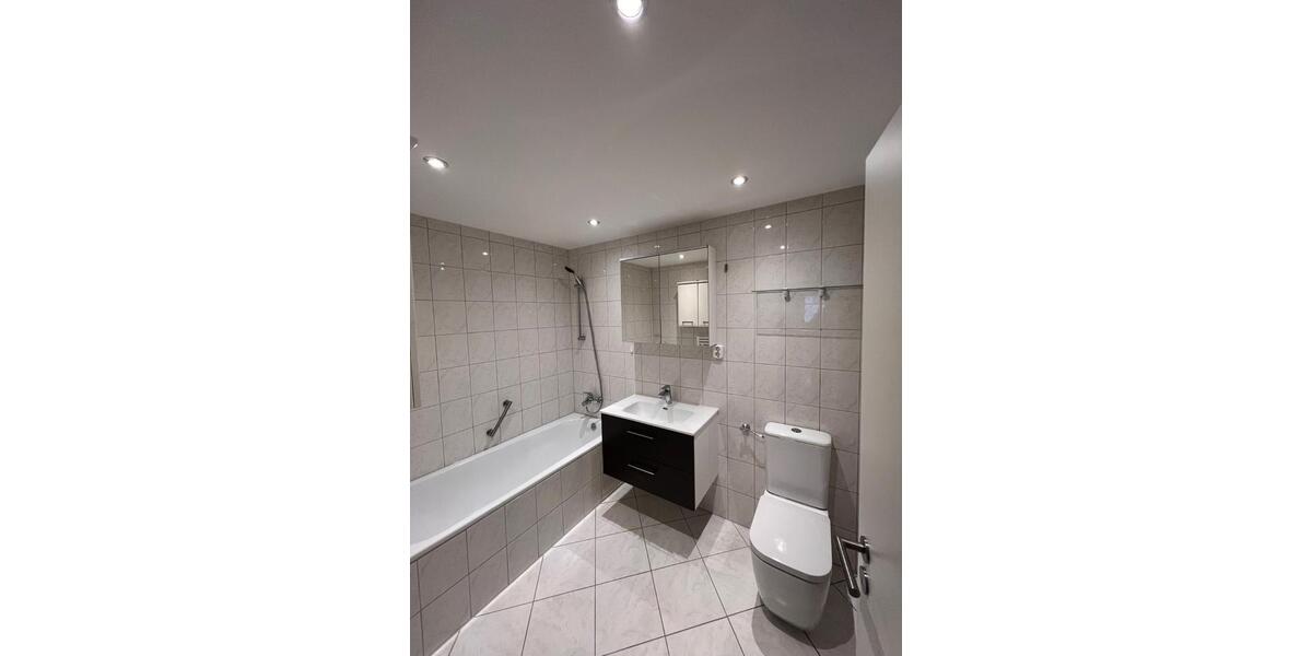 freie, renovierte, ruhige und elegante 2,5-Zimmer Whg.(Innenhof) 2.5 zimmer