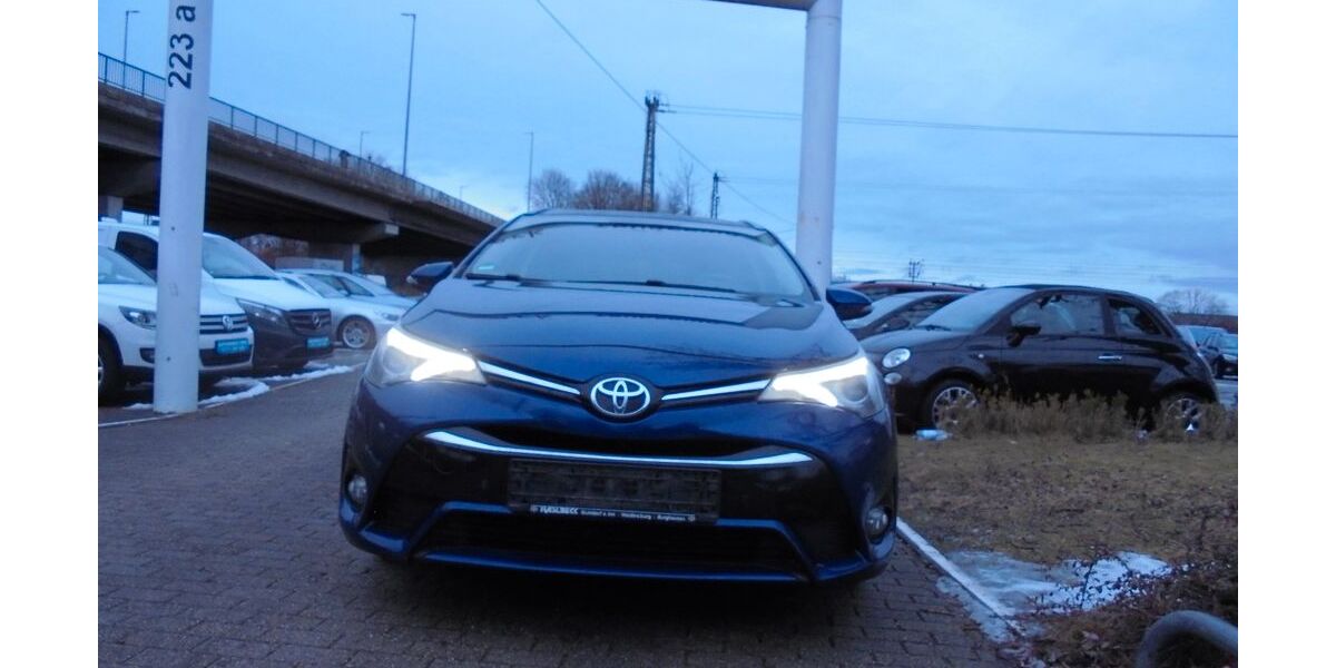 Toyota Avensis 260.688 km 4.900 &euro; München OT Trudering-Riem 81825