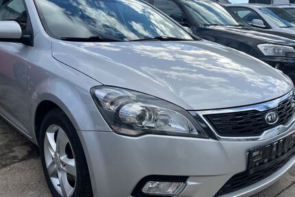 Kia ceed / Ceed 212.000 km 3.990 &euro; München 81825
