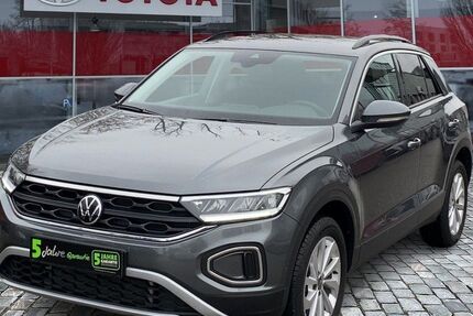 VW T-Roc 7.582 km 25.790 &euro; München 80687