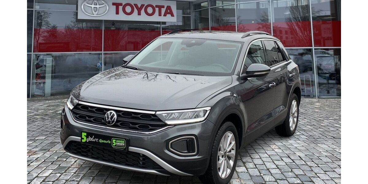 VW T-Roc 7.582 km 26.490 &euro; München 80687