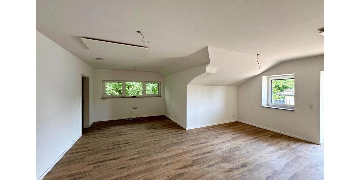 Dachgeschoßwohnung Gilching - 3 Zimmer, 120 m&sup2;, 2.325&euro; | Angebot:25906564