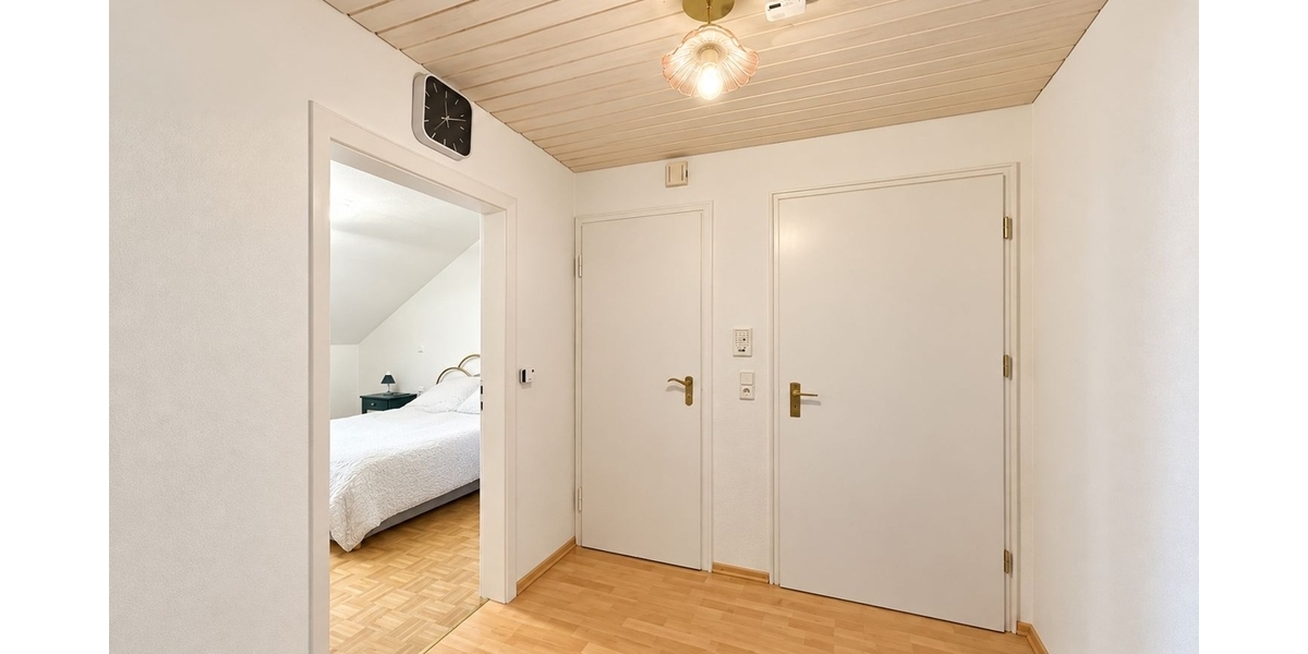 Sonnige DG-Wohnung mit charmantem Wohnambiente in Nymphenburg in der Nähe des Hirschgartens! - Dachgeschoßwohnung München Nymphenburg | Angebot:27737032