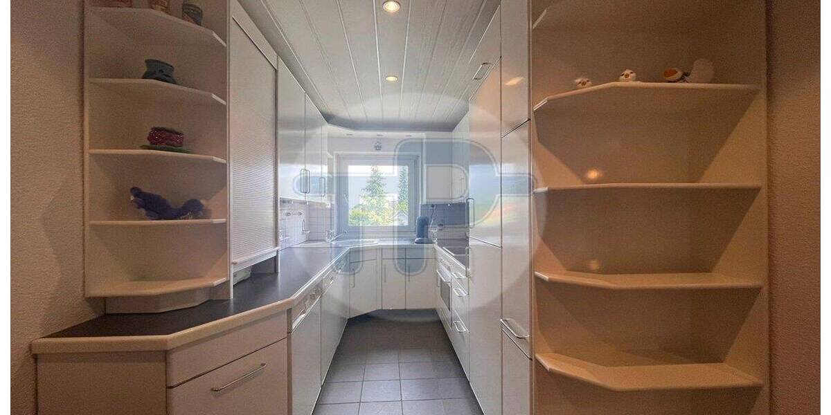 SCHÖNE 3-ZIMMER WOHNUNG MIT LOGGIA UND TAGESLICHTBAD, IN RUHIGER ZENTRALER LAGE 3 zimmer