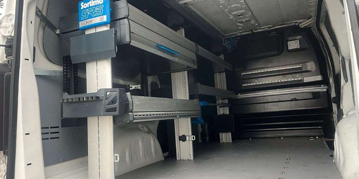 Opel Vivaro 99.221 km 16.999 &euro; München 81825