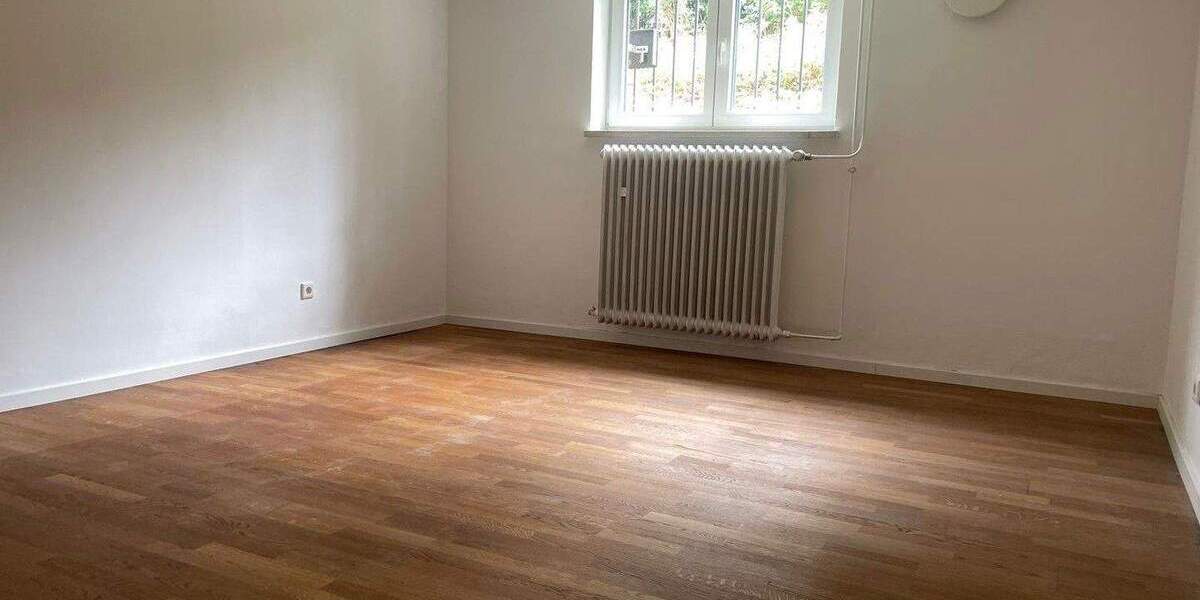 Gartenwohnung, frisch renoviert mit neuer Heiztechnik, 4+2 Zimmer 6 zimmer