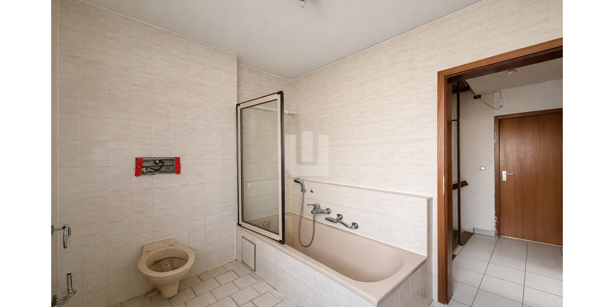 WINDISCH IMMOBILIEN - Renovierungsbedürftiges REH ideal für Familien in verkehrsberuhigter Straße - Reihenendhaus Olching | Angebot:25362370