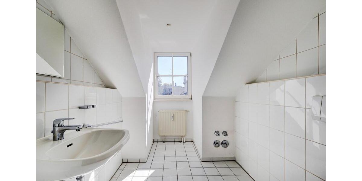 Dachgeschoßwohnung München Pasing-Obermenzing - 3 Zimmer, 123 m&sup2;, 2.470&euro; | Angebot:26454285