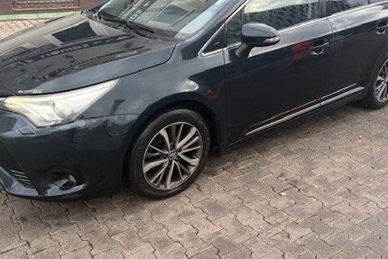 Toyota Avensis 193.000 km 7.400 € München 81243