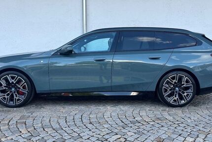 BMW i5 4.464 km 60.490 &euro; München 81245