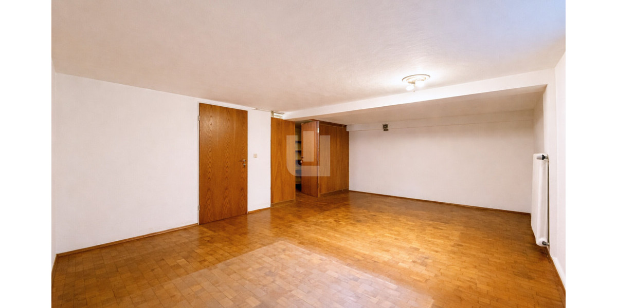 WINDISCH IMMOBILIEN - Renovierungsbedürftiges RMH mit viel Potential in familienfreundlicher Lage - Reihenmittelhaus Olching / Geiselbullach Geiselbullach | Angebot:25852870