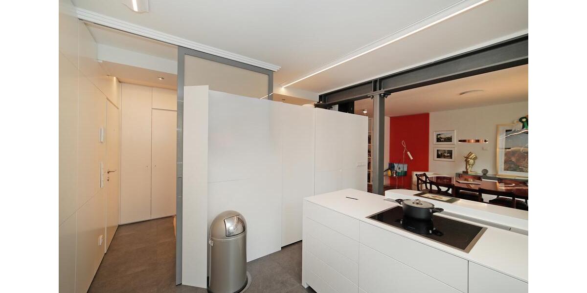 Luxuriöse 4-Zi-Maisonette-Whg (ca. 145 m² EG + ca. 75 m² im Souterrain) direkt am Englischen Garten! 4 zimmer