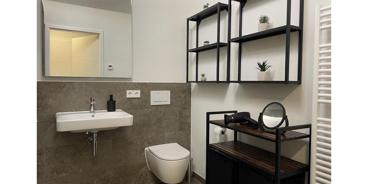 Möblierte-Wohnung | Luxus-Küche | Balkon | XL-TG-Stellplatz 4 zimmer