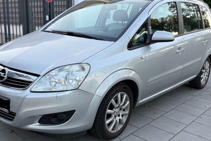 Opel Zafira 169.000 km 2.950 &euro; München 81825